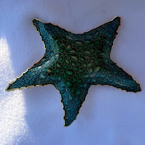 Elegant Green Starfish Brooch - Picture 3 of 4